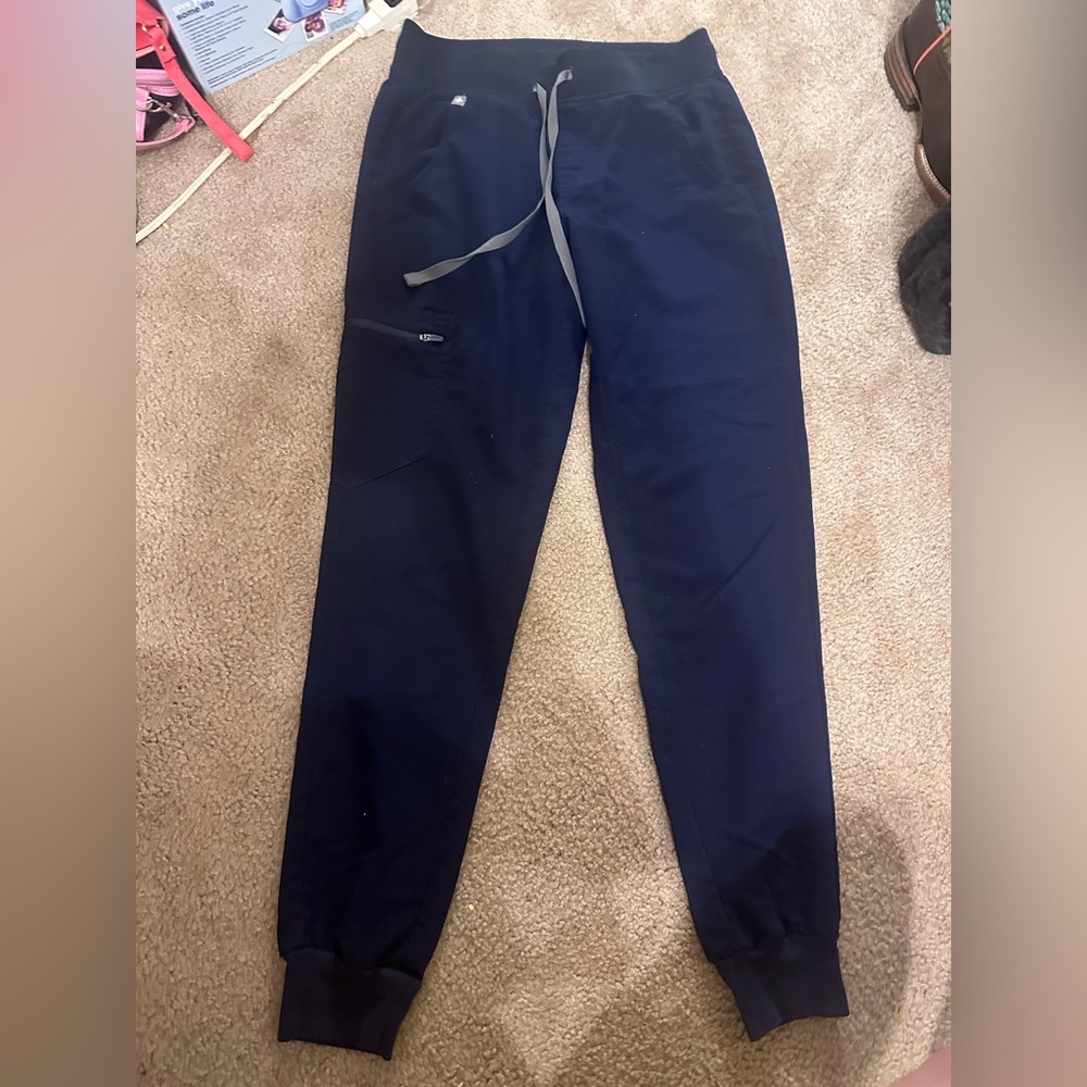 Fig scrub joggers